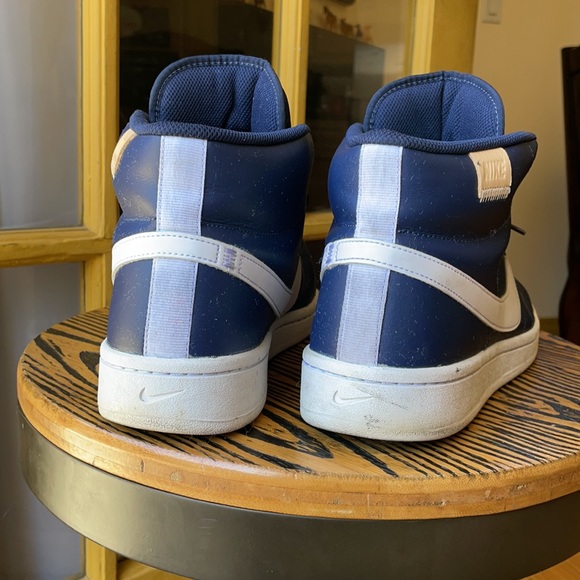 Nike - Picture 3 of 4